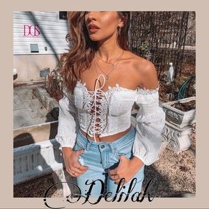 🔥 5 ⭐️ Delilah - White Off Shoulders Crop Top